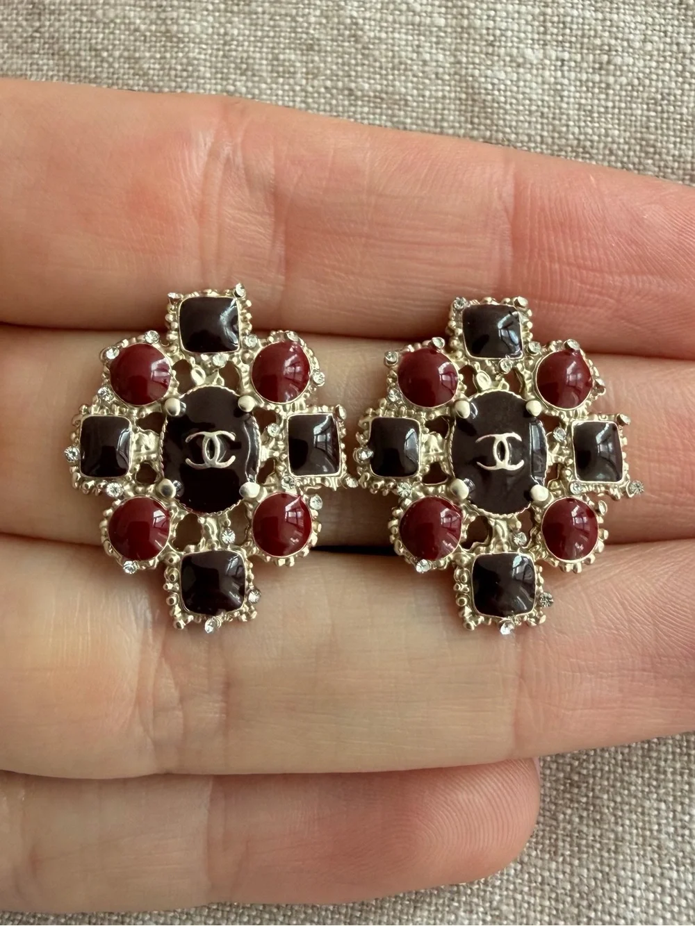 CHANEL post back